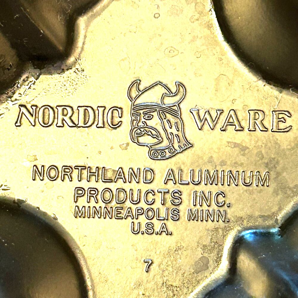 Nordic Ware Bundtlette 6 Muffin Mini Bundt Pan Made of Heavy Cast Aluminum GUC